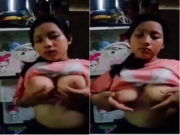 Desi Girl Play With Her Boobs