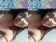 Horny Indian girl Shows Boobs