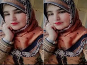 Sexy Paki Girl Shows Boobs